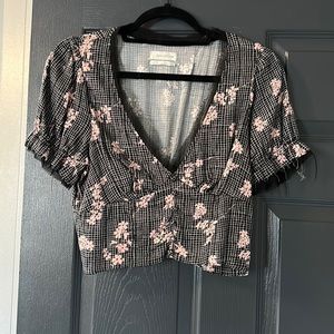 Cropped floral blouse